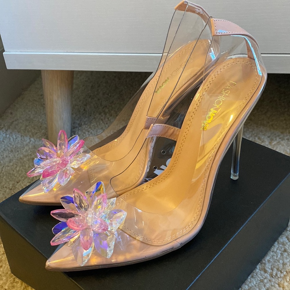 🪷 Fashion Nova Clear Illusion Stilletto Heel w Crystal Flower Accent 🪷